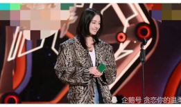 穿书吃瓜娱乐圈文,吃瓜群众逆袭成顶流